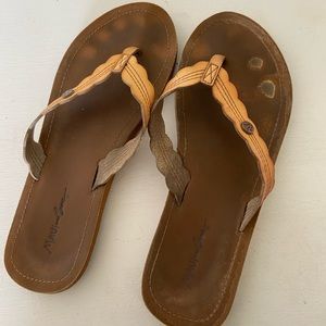 Maui & Sons Flip Flops well worn💛